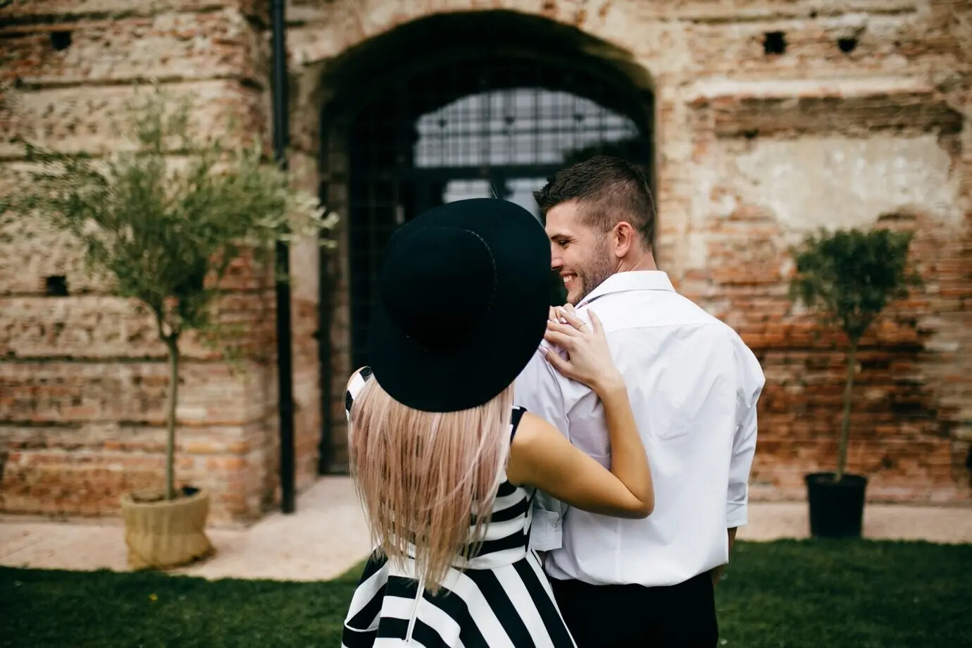 Молодая пара. Любовь — это.